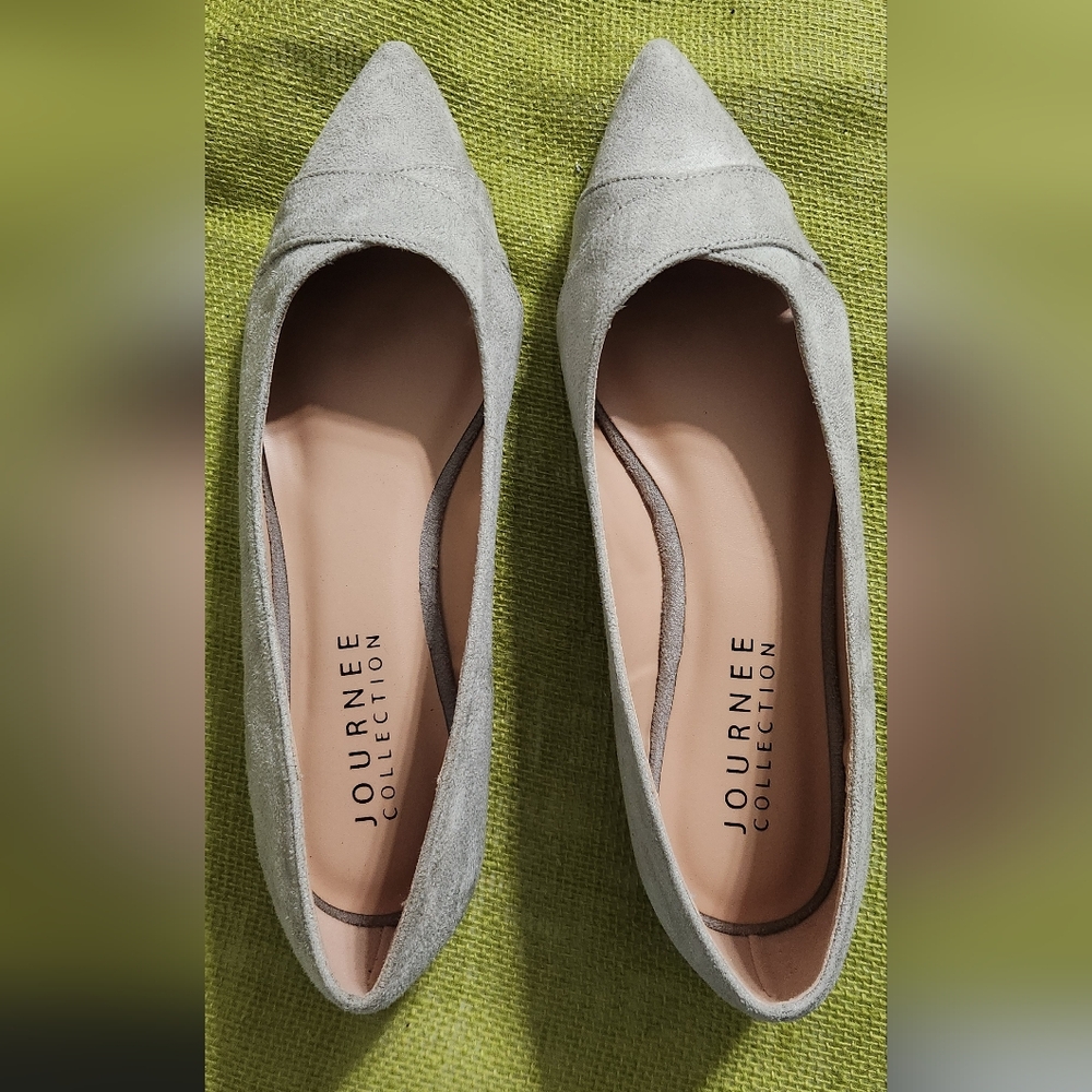 Journee Collection Women's 8.5 Light Gray Flats